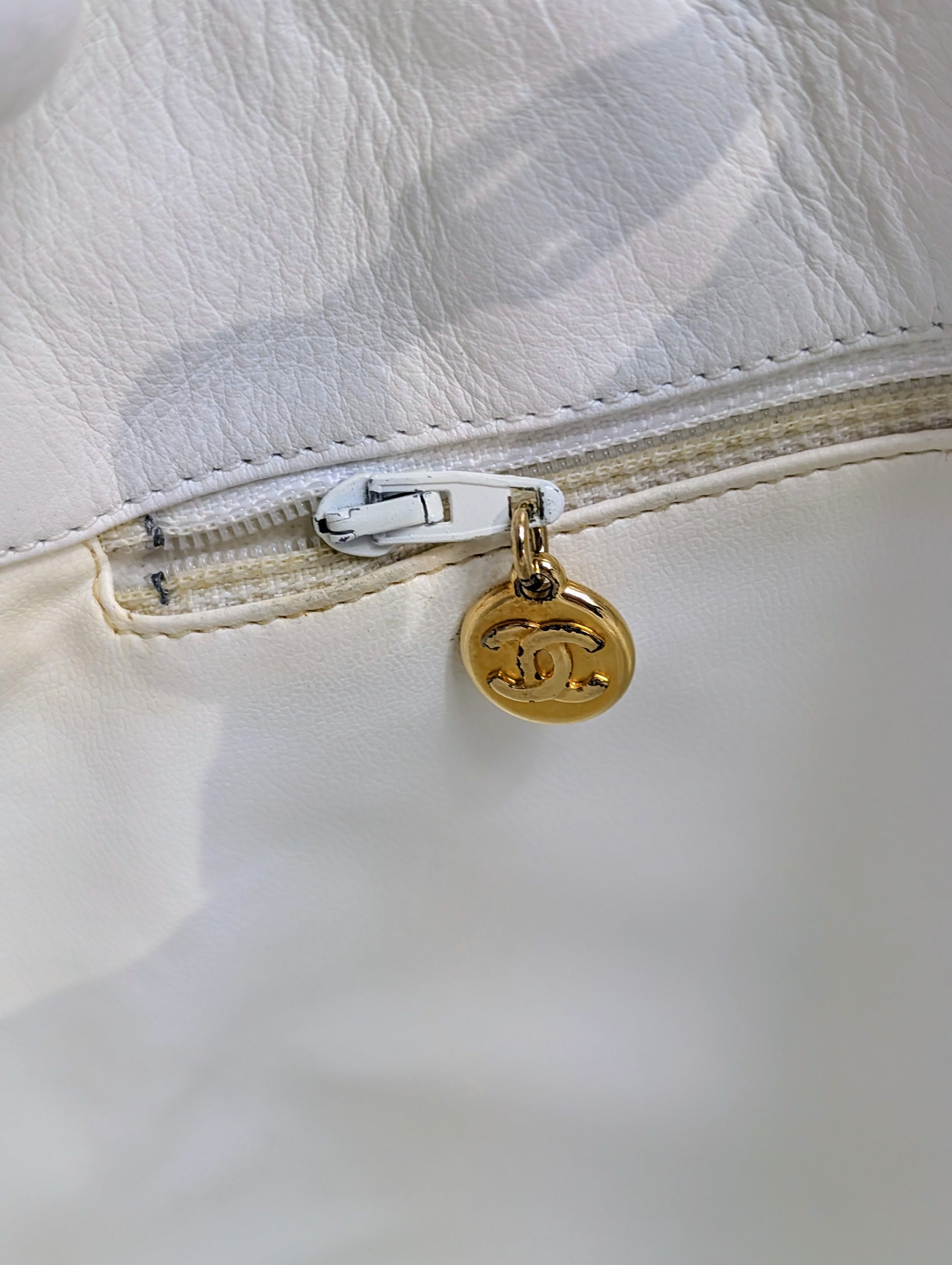 Chanel Rare Vintage White Quilted Lambskin Large Hobo Tote 24k GHW