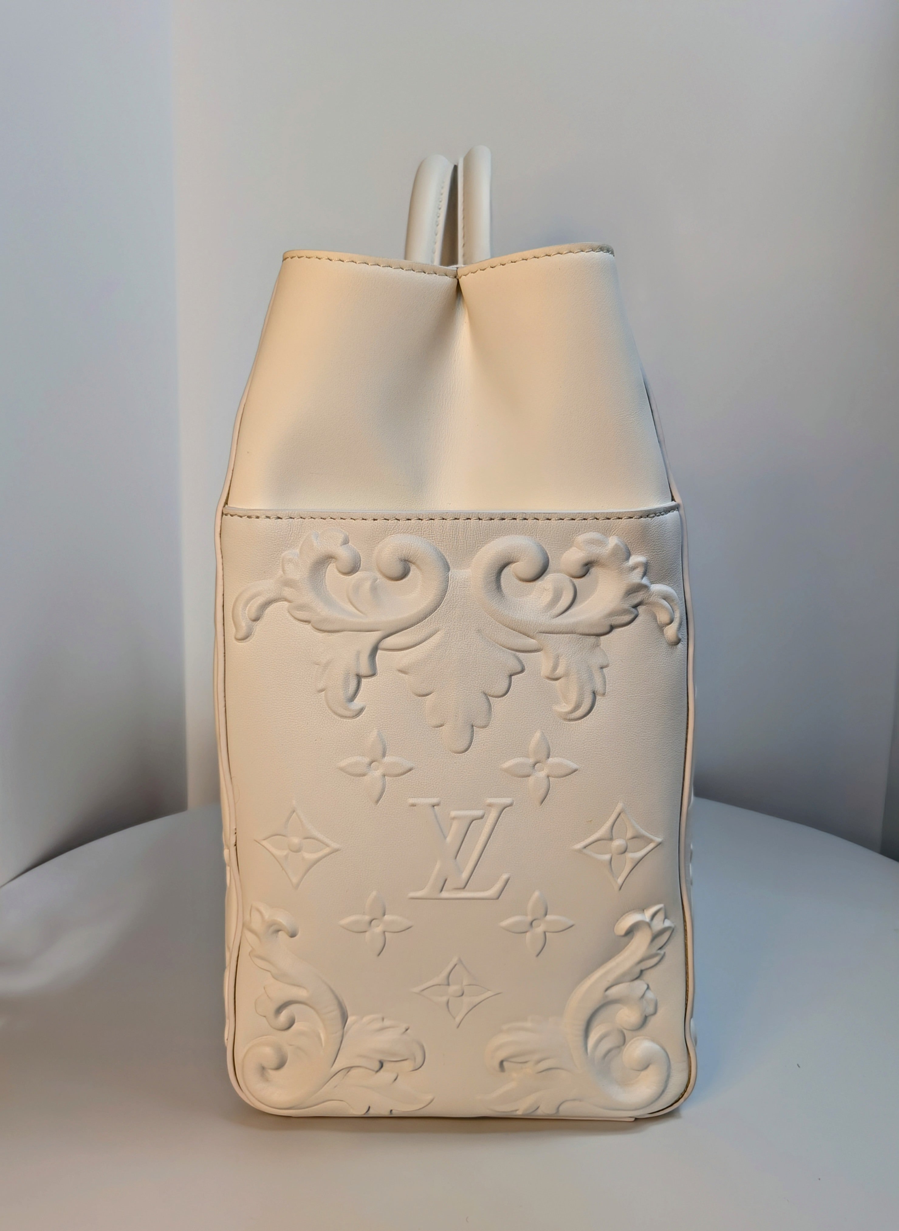 Louis Vuitton White Spring-Summer 2023 Men's Collection Neo Tote