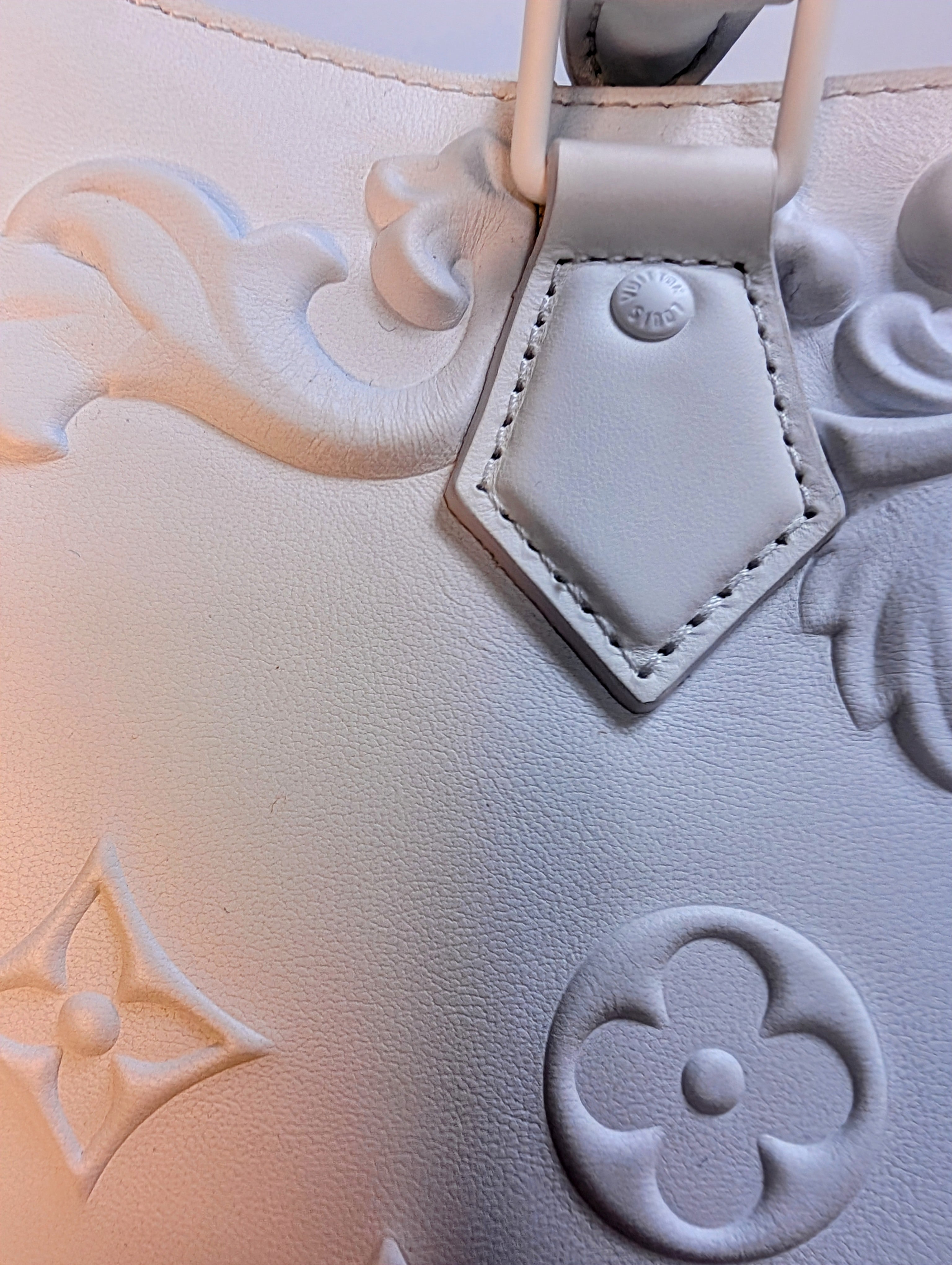 Louis Vuitton White Spring-Summer 2023 Men's Collection Neo Tote