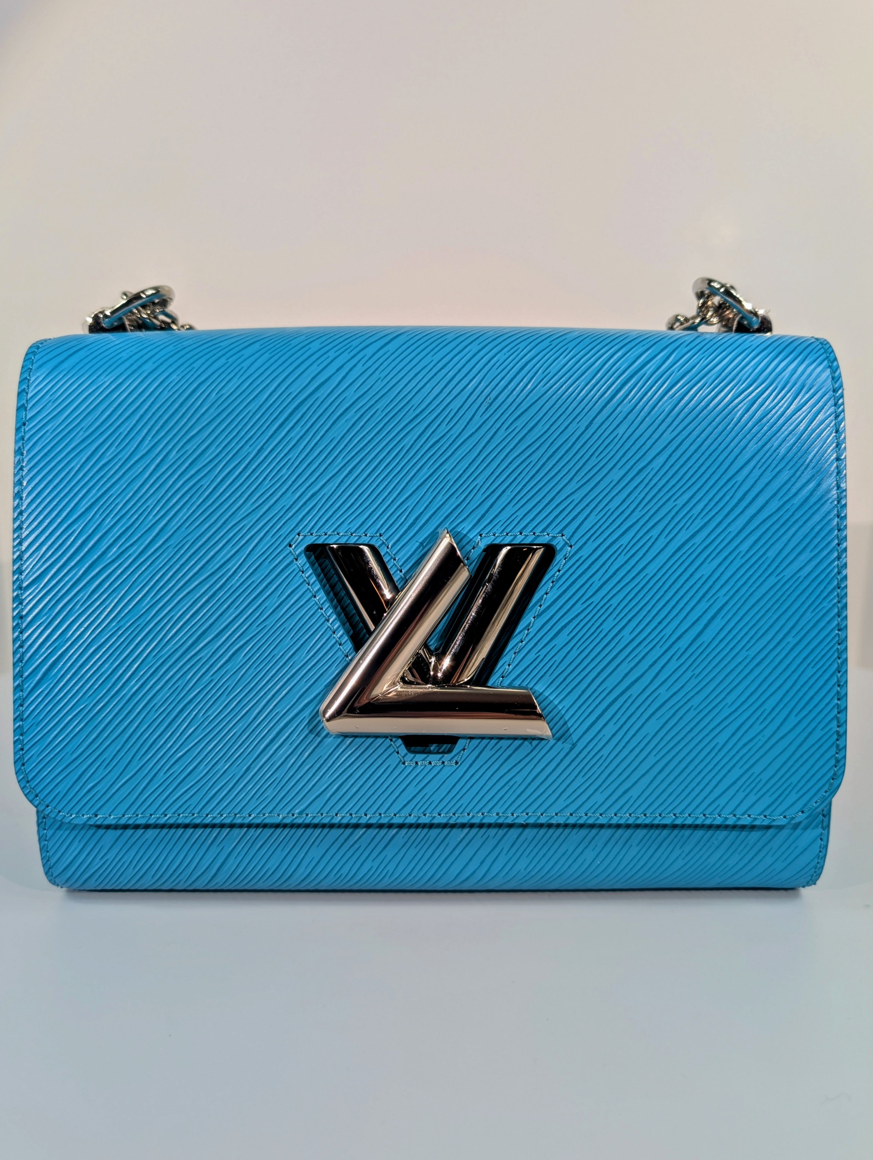 Louis Vuitton Cyan Blue Epi Leather Twist MM Bag – Encore Luxe Bags
