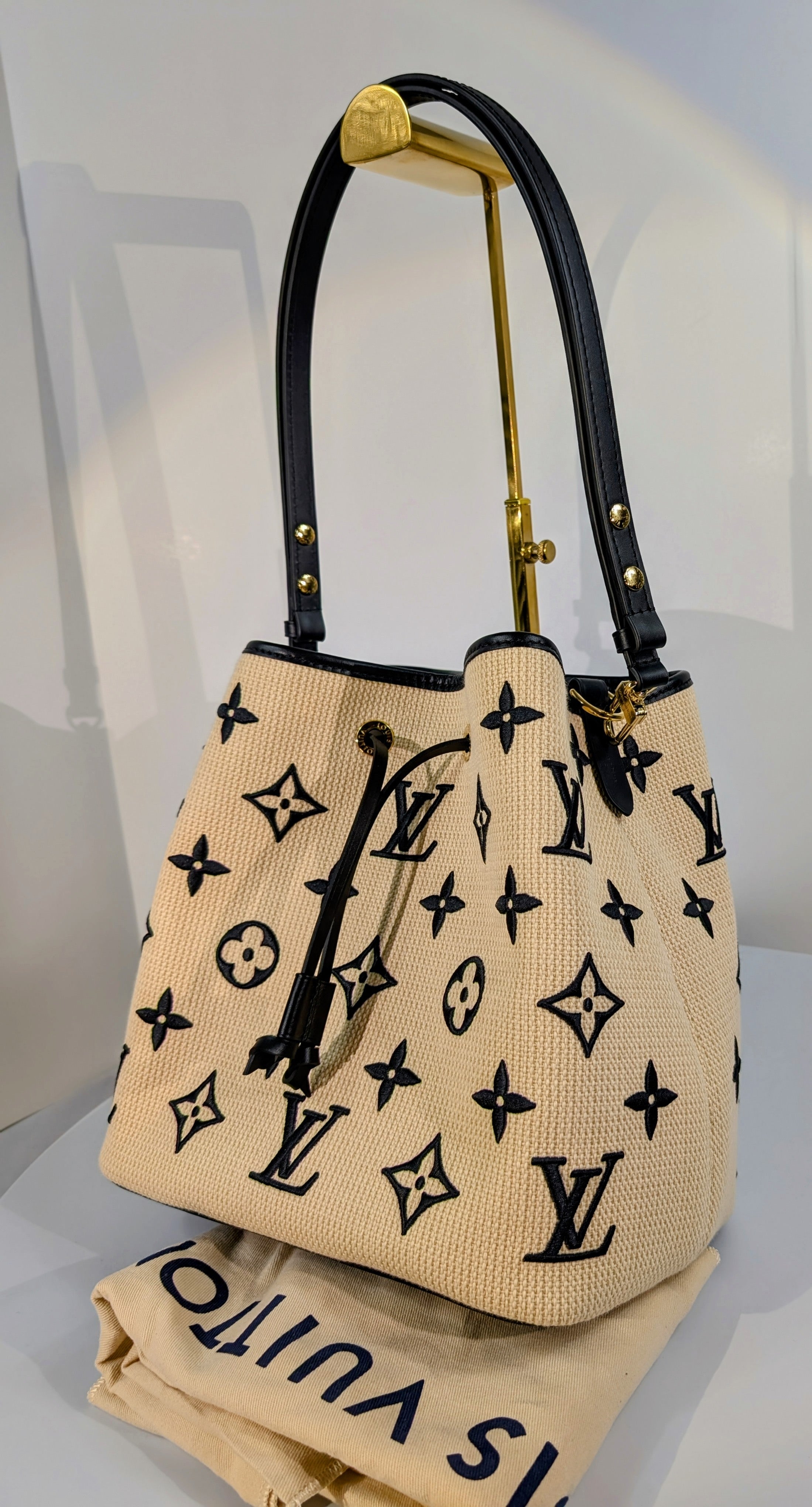 Louis Vuitton Cream NeoNoe MM Bucket Bag