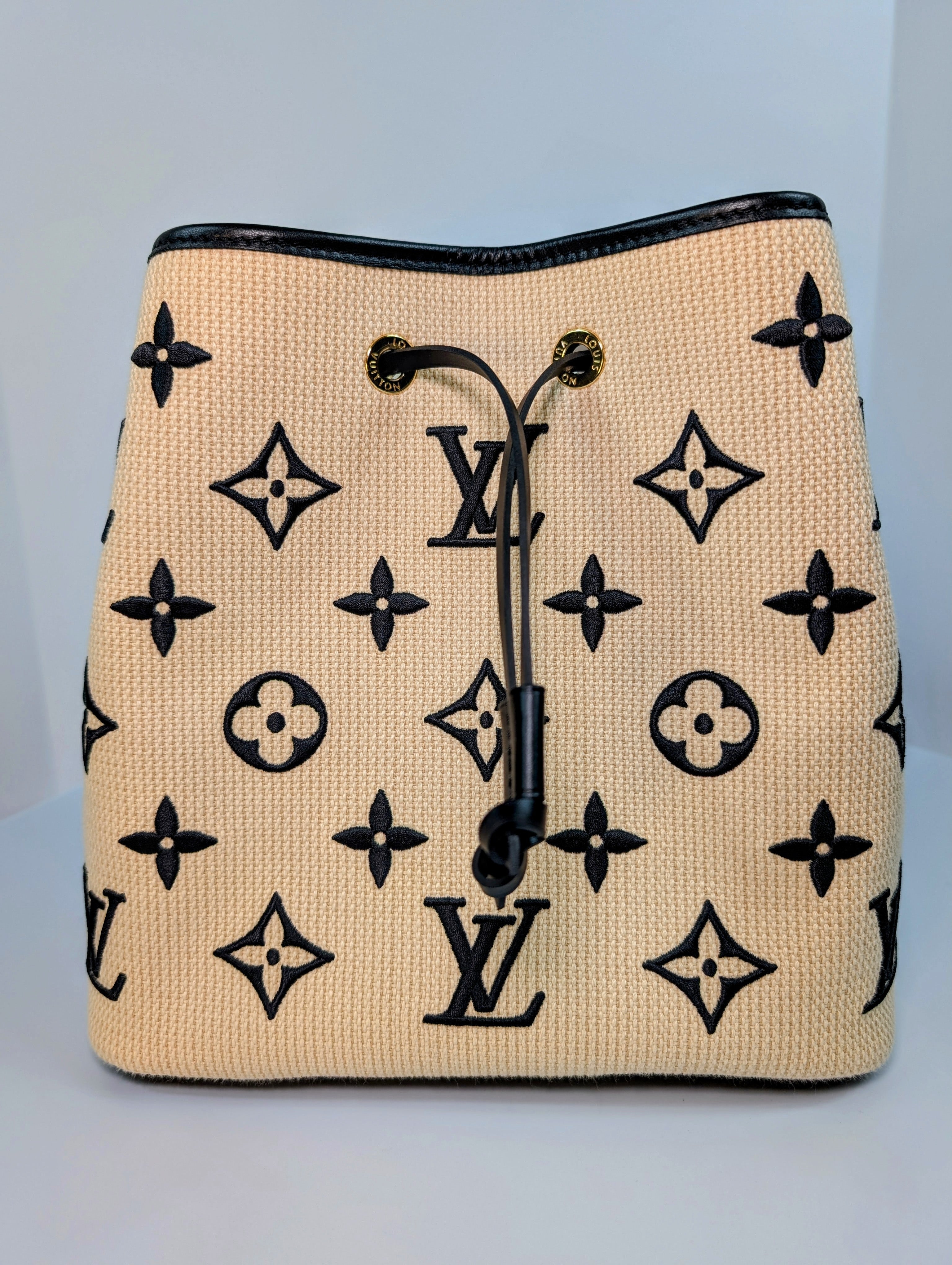 Louis Vuitton Cream NeoNoe MM Bucket Bag