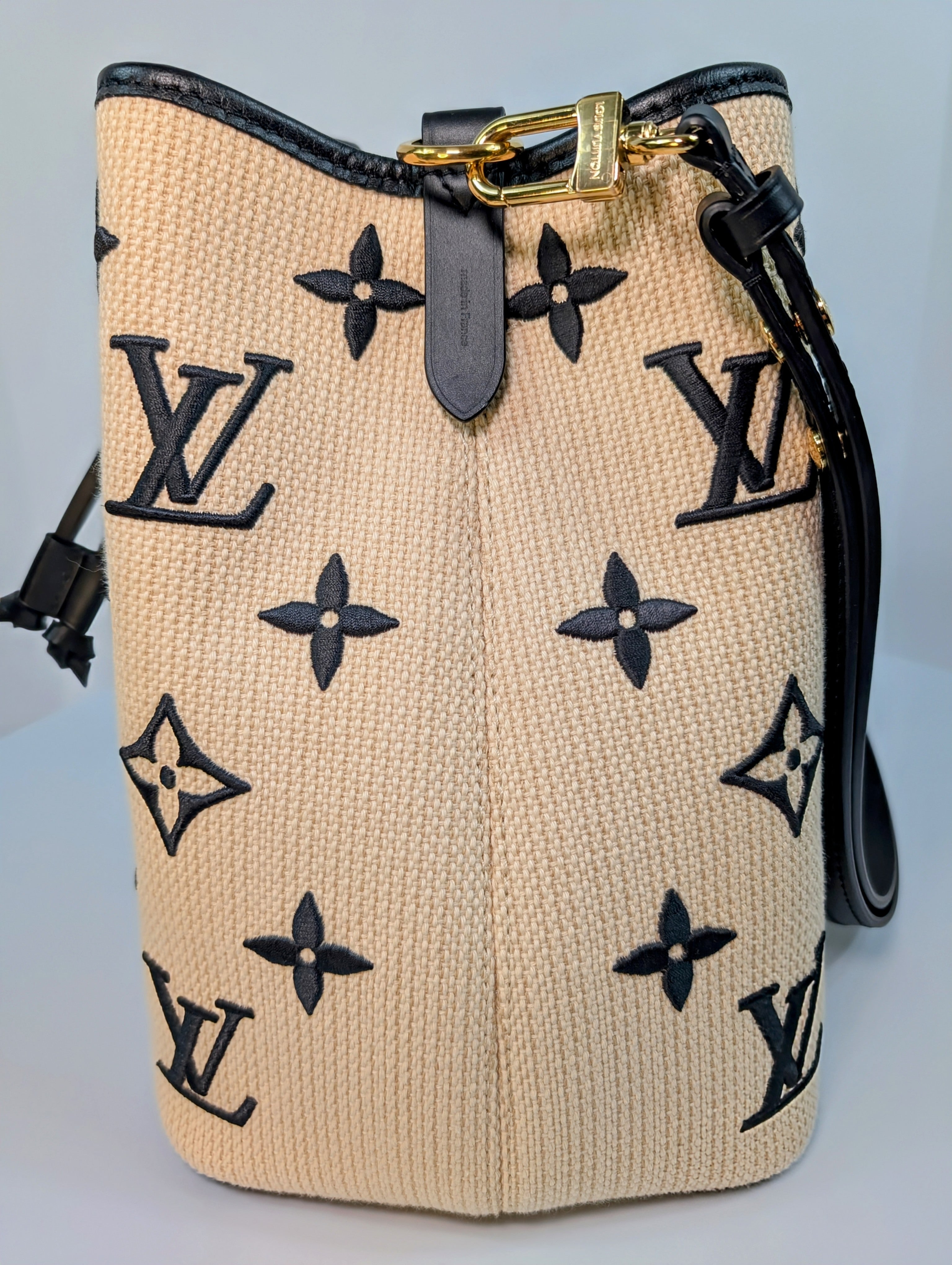 Louis Vuitton Cream NeoNoe MM Bucket Bag