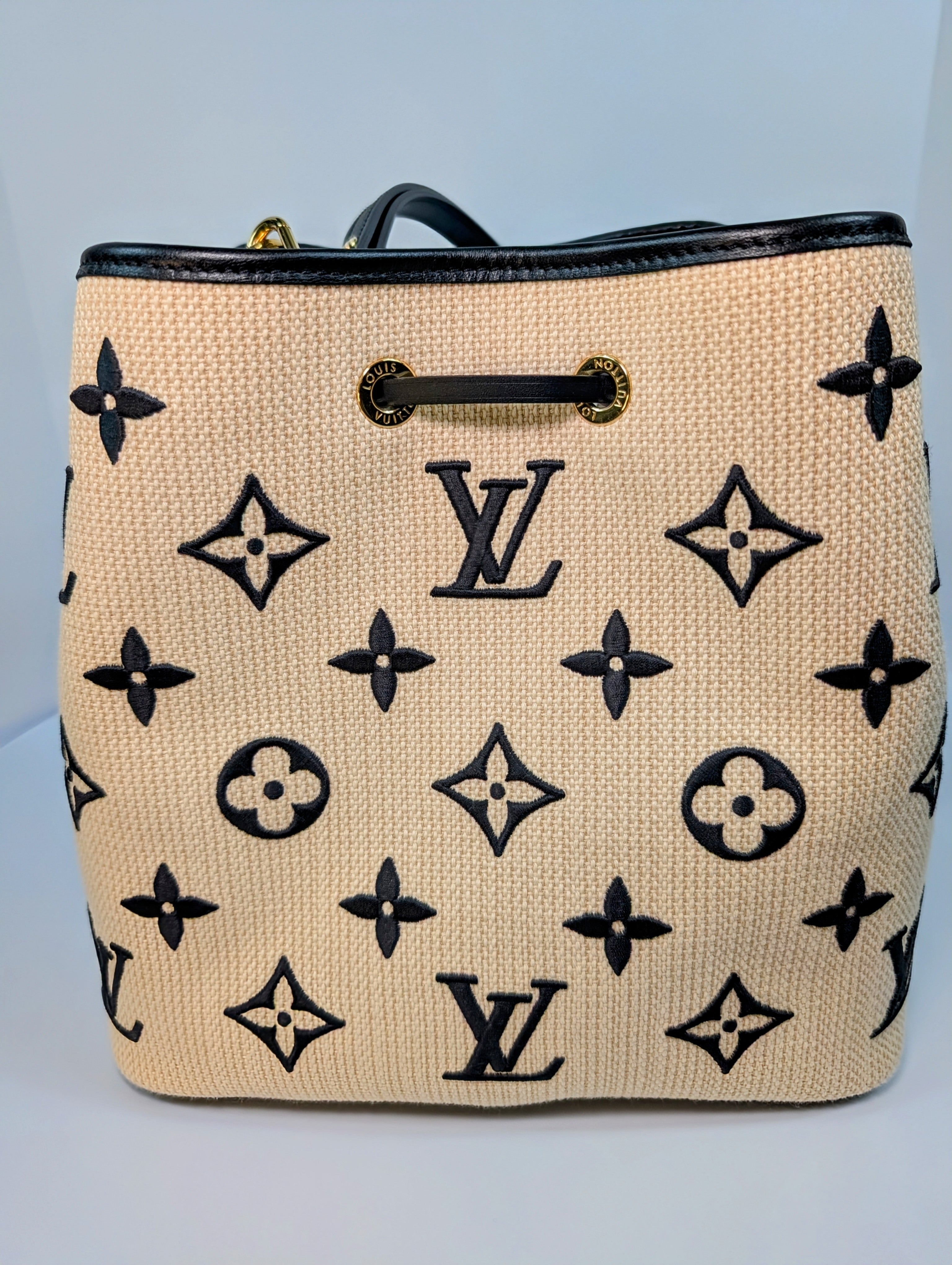 Louis Vuitton Cream NeoNoe MM Bucket Bag