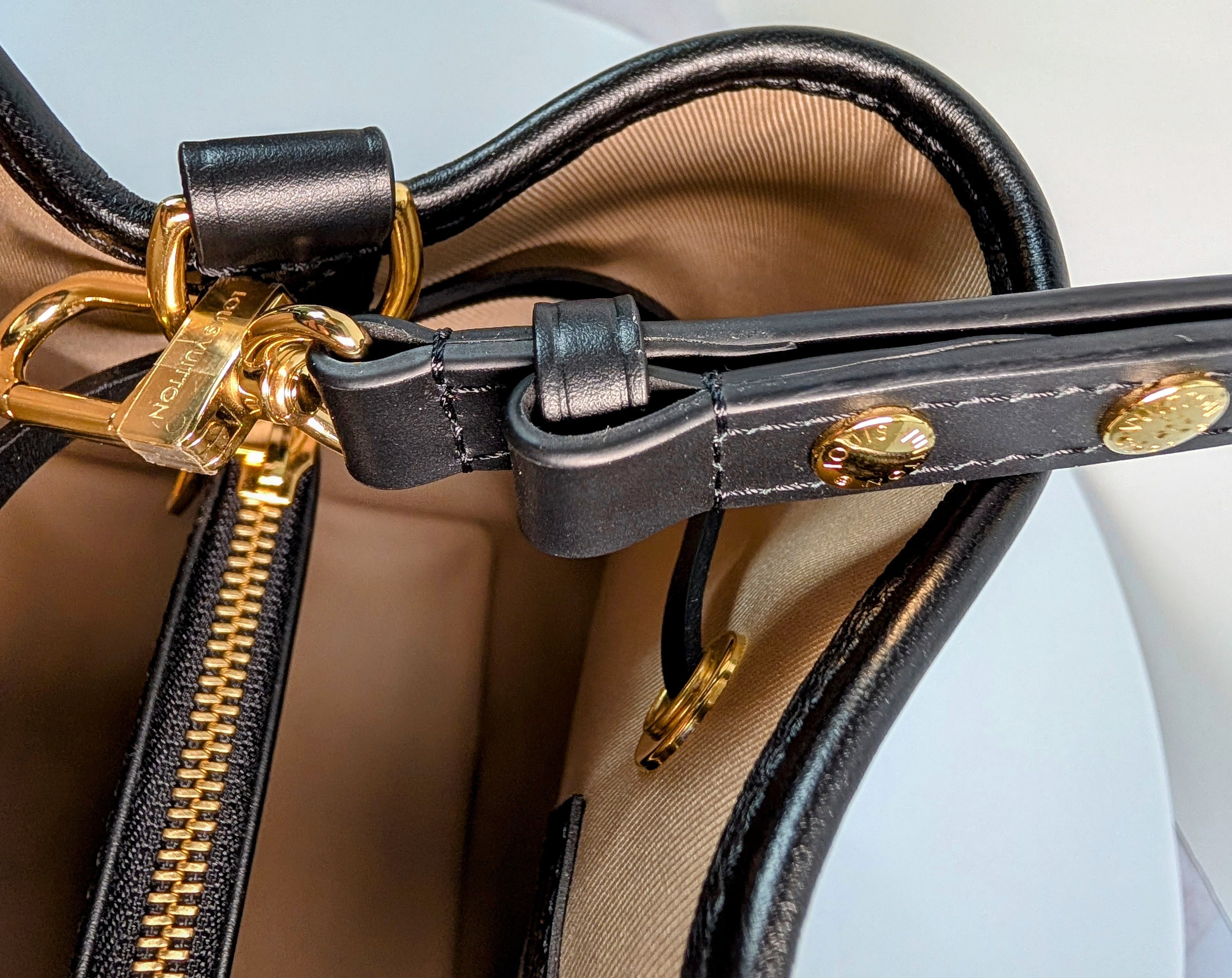 Louis Vuitton Cream NeoNoe MM Bucket Bag