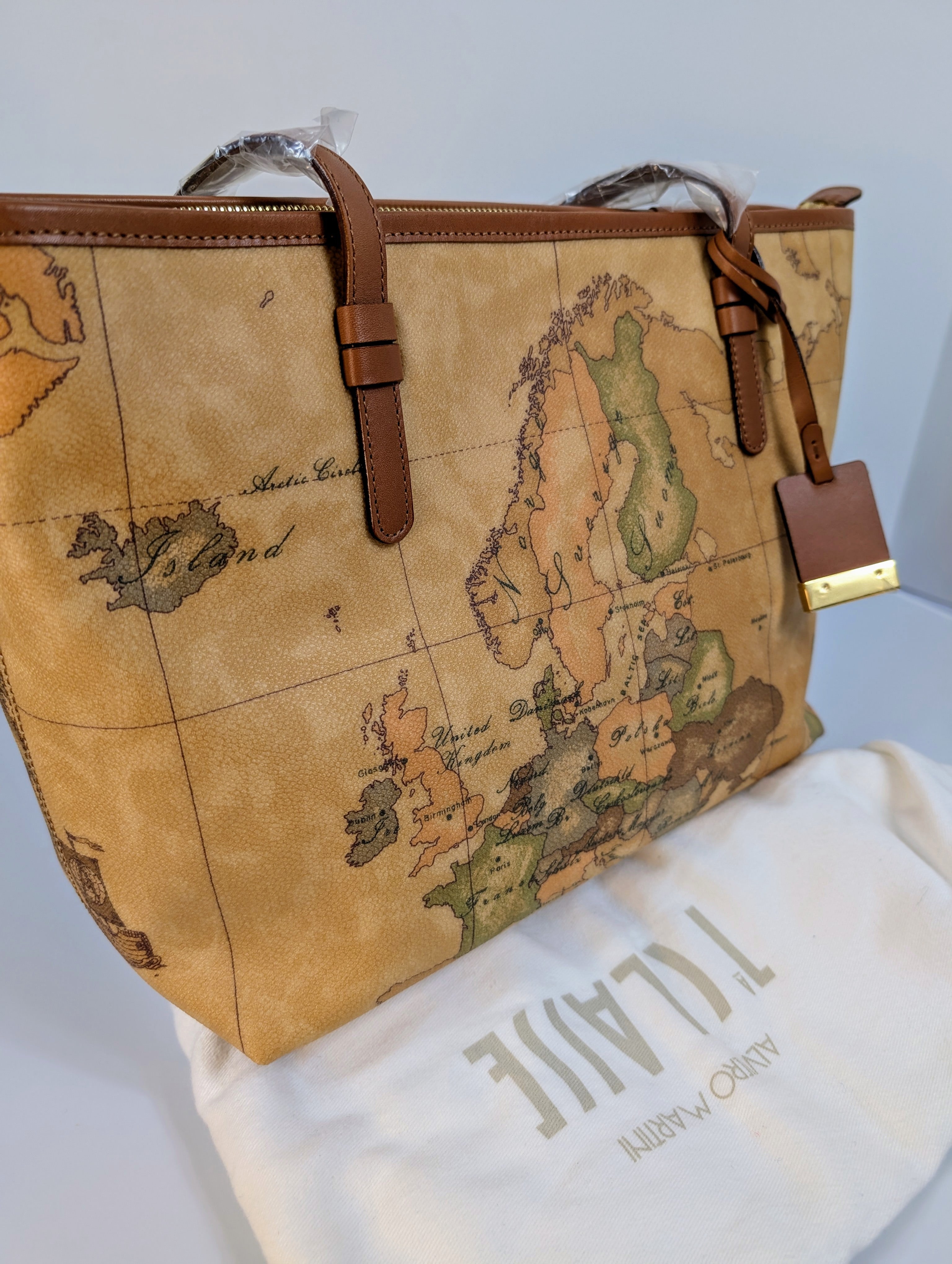 Alviero Martini 1A Classe Geo Classic World Map Zip-Top Tote Bag