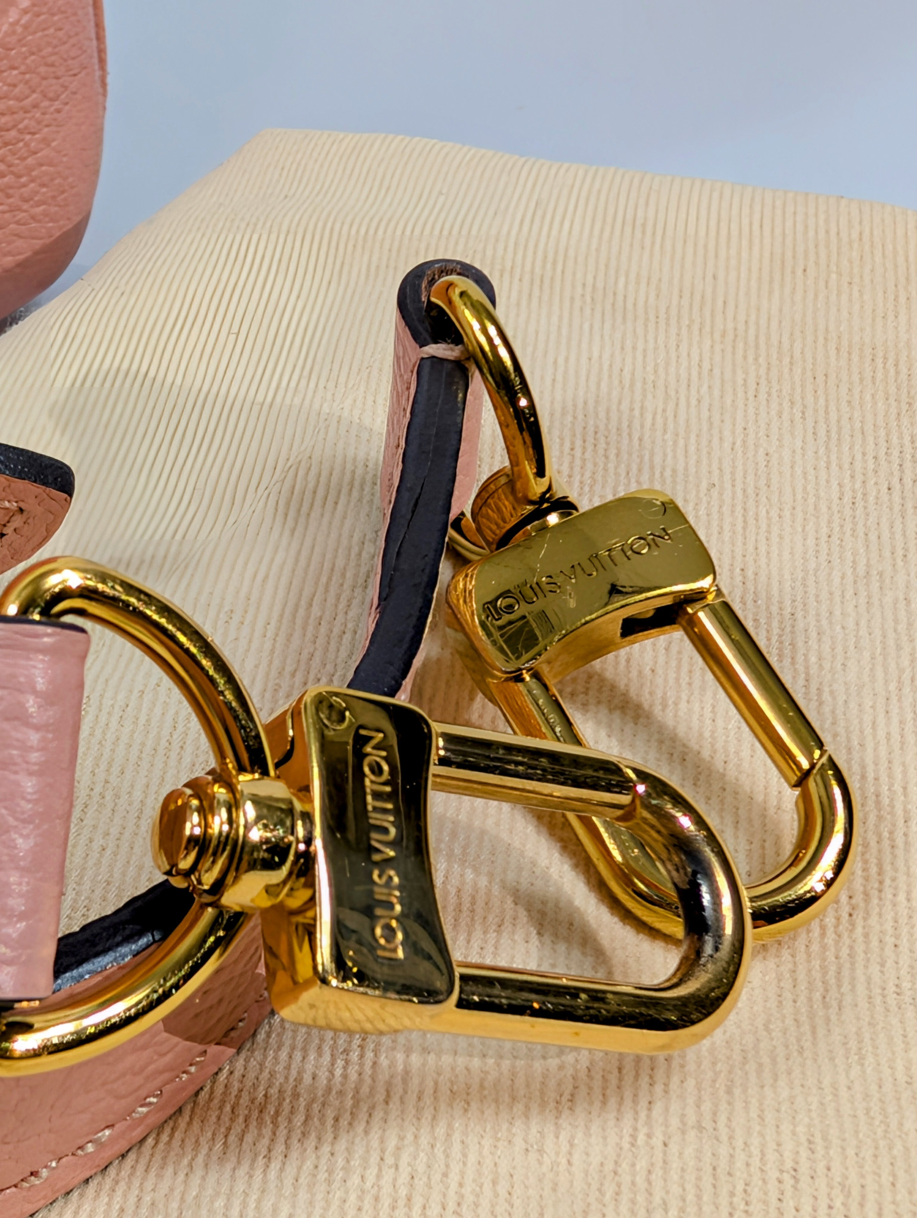 Louis Vuitton Rose Pink Monogram Pochette Métis Handbag