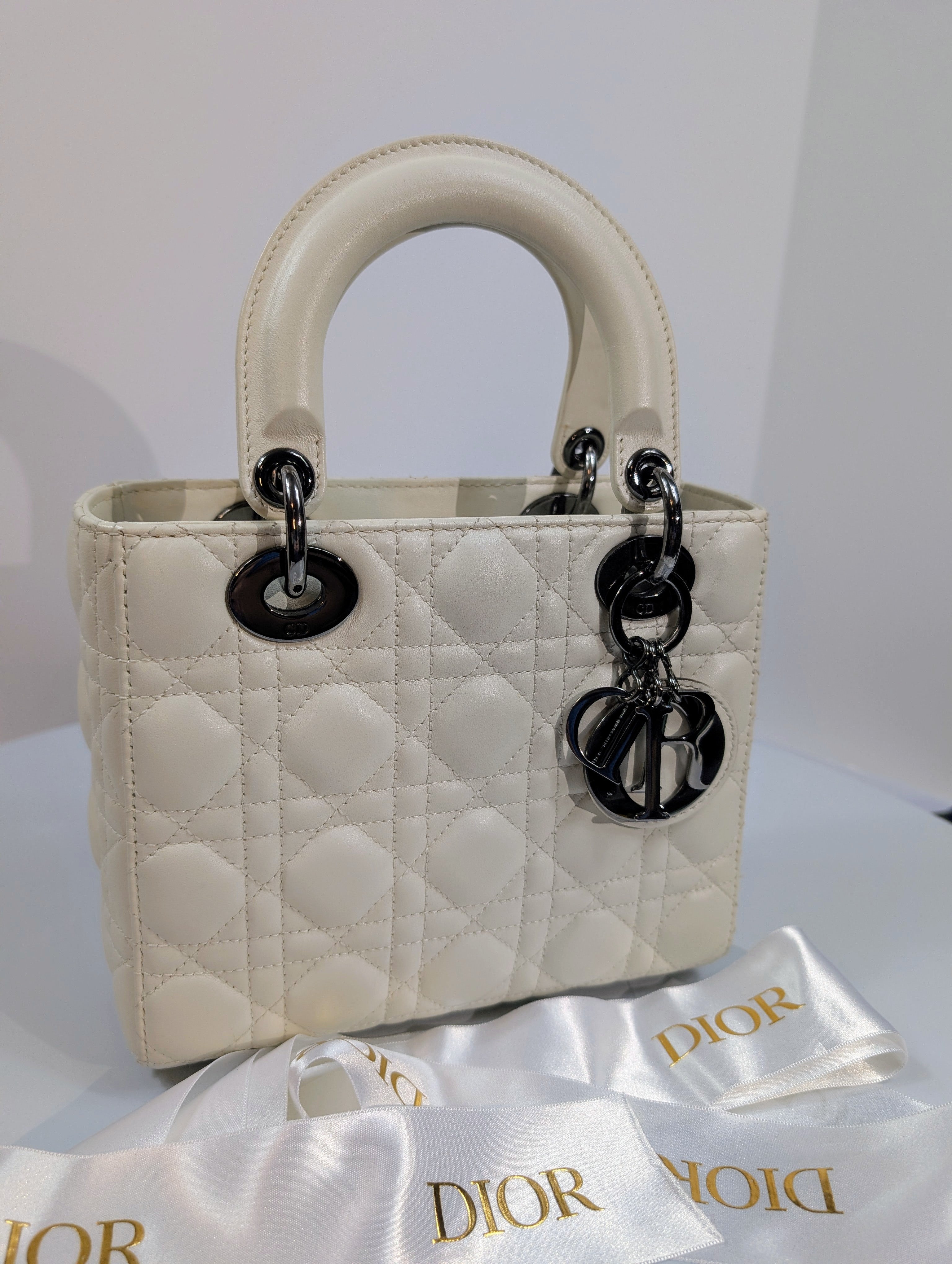 纏うエレガンス｜Lady Dior My ABCDior バッグ スモール【Dior】 DIOR | Lady Dior My ABCDior バッグ スモール カナージュ
