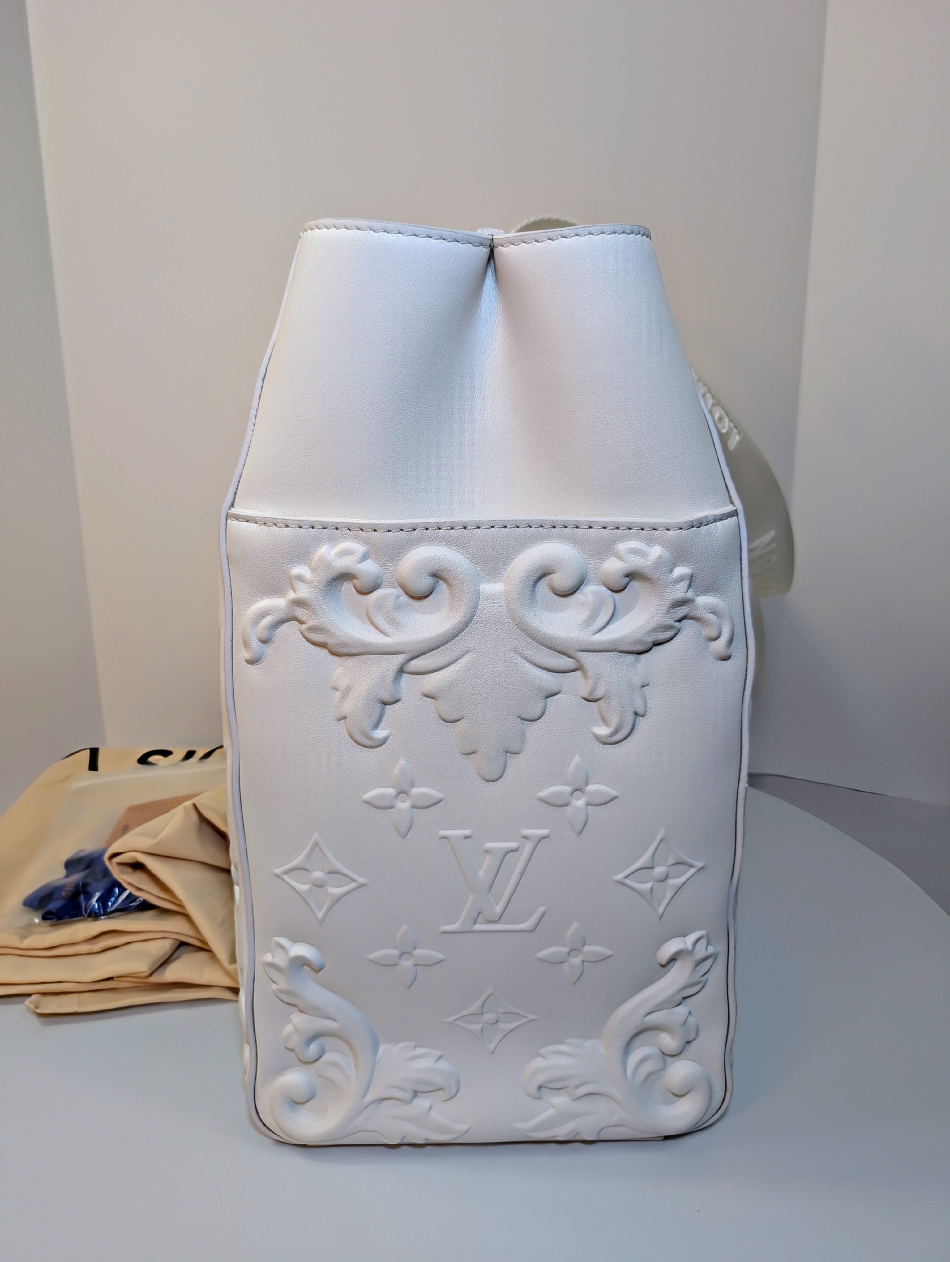 Louis Vuitton White Spring-Summer 2023 Men's Collection Neo Tote