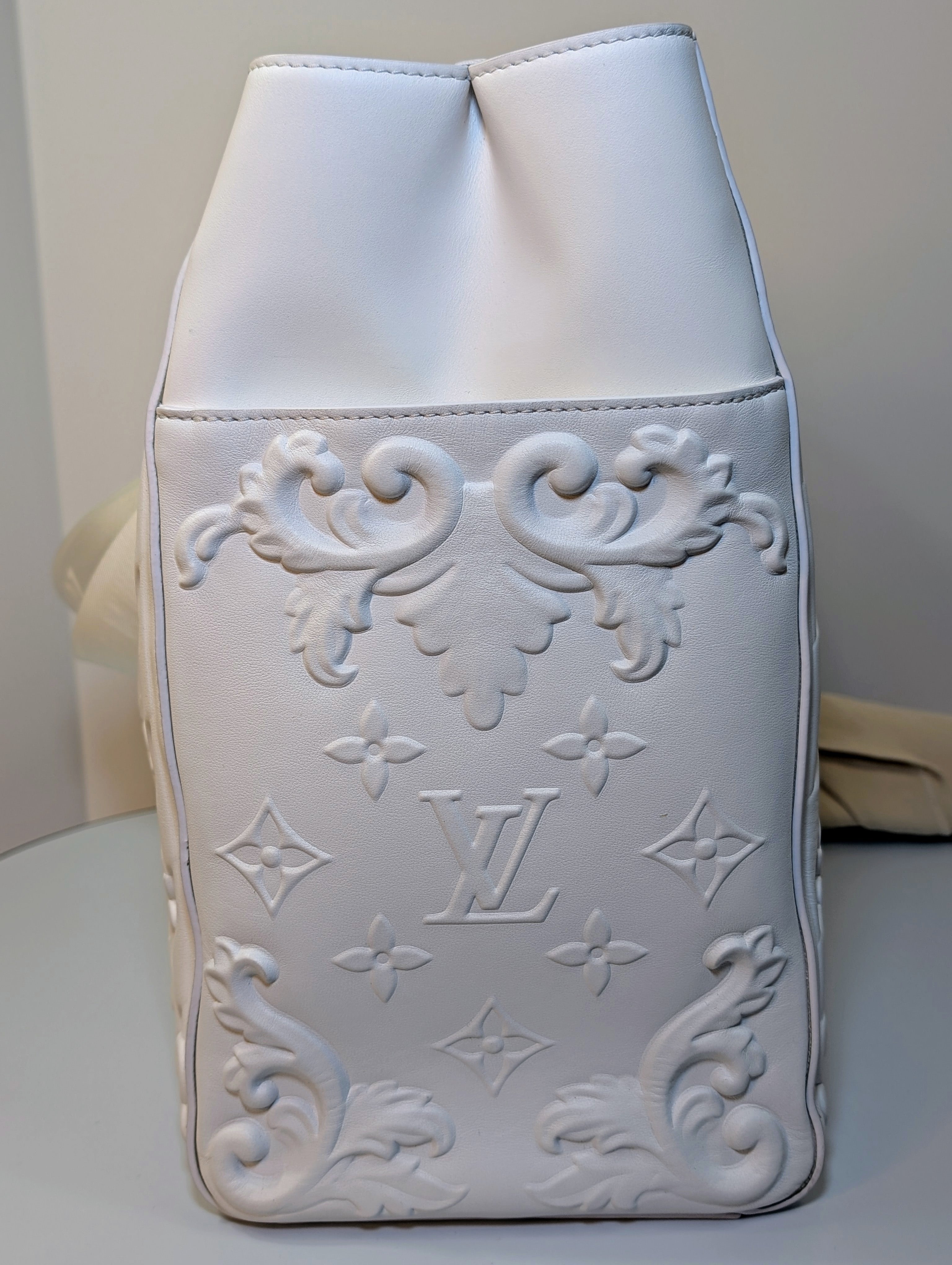 Louis Vuitton White Spring-Summer 2023 Men's Collection Neo Tote