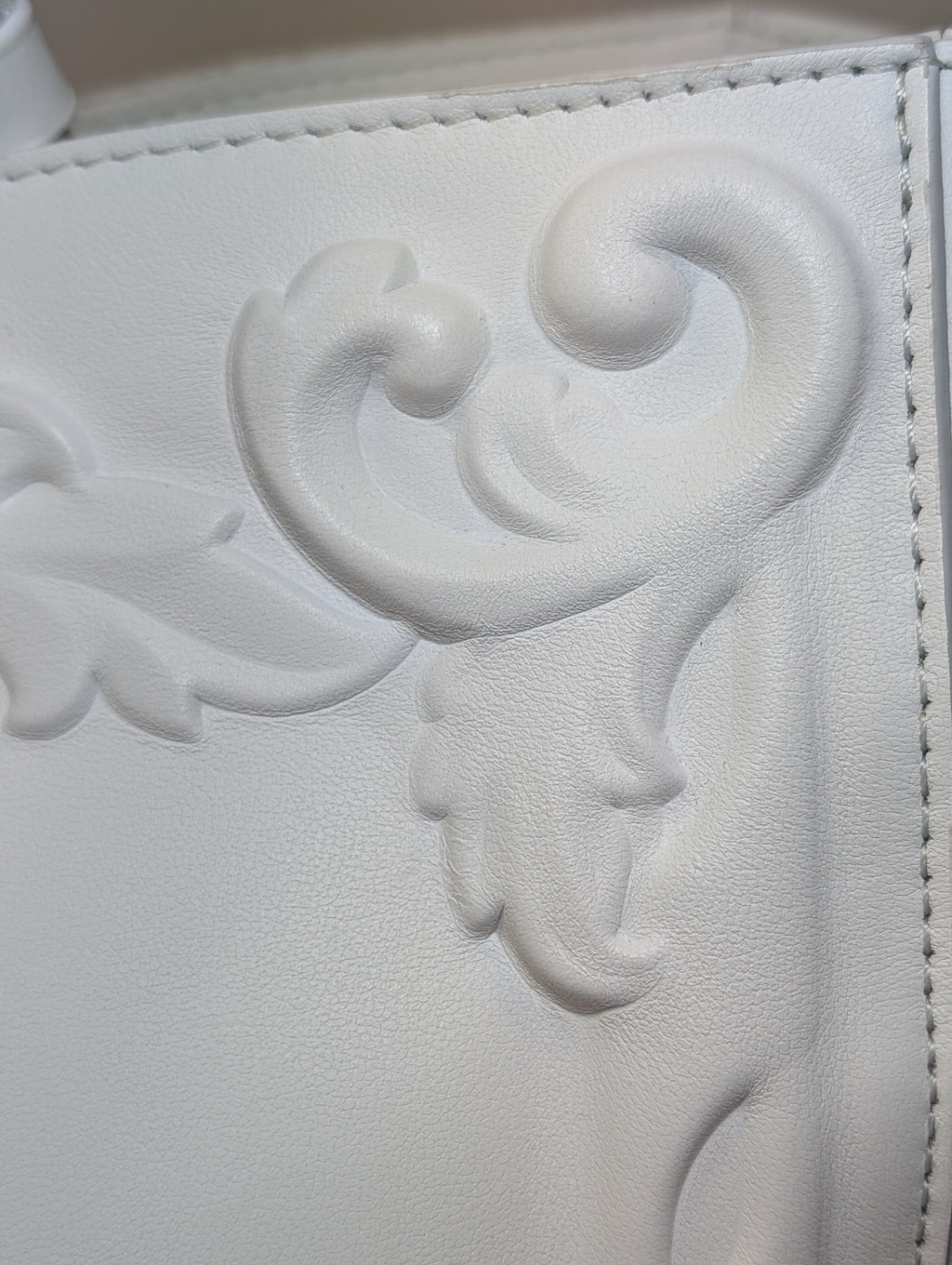 Louis Vuitton White Spring-Summer 2023 Men's Collection Neo Tote