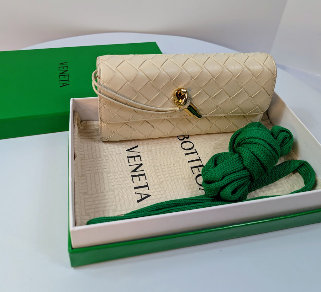 Bottega Veneta Cream Leather Intrecciato Knot Closure Flap Wallet