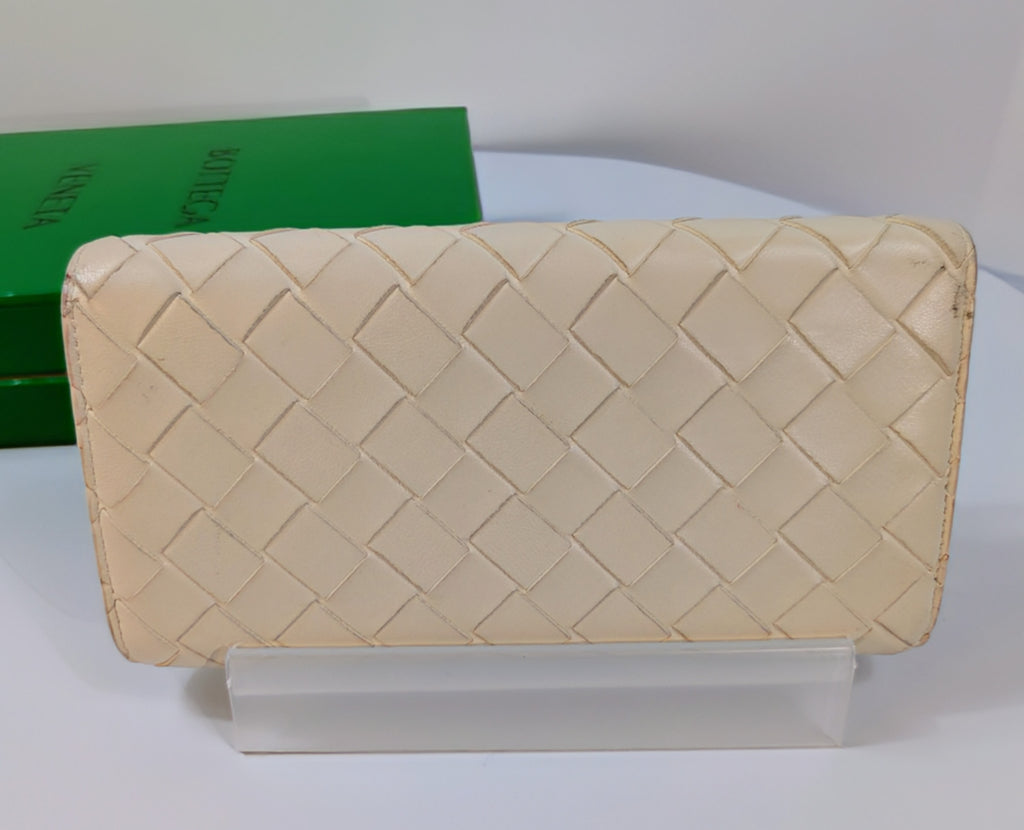 Bottega Veneta Cream Leather Intrecciato Knot Closure Flap Wallet