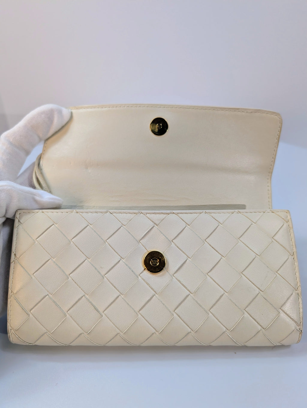 Bottega Veneta Cream Leather Intrecciato Knot Closure Flap Wallet