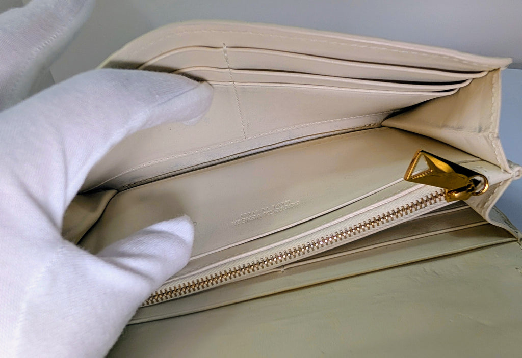 Bottega Veneta Cream Leather Intrecciato Knot Closure Flap Wallet