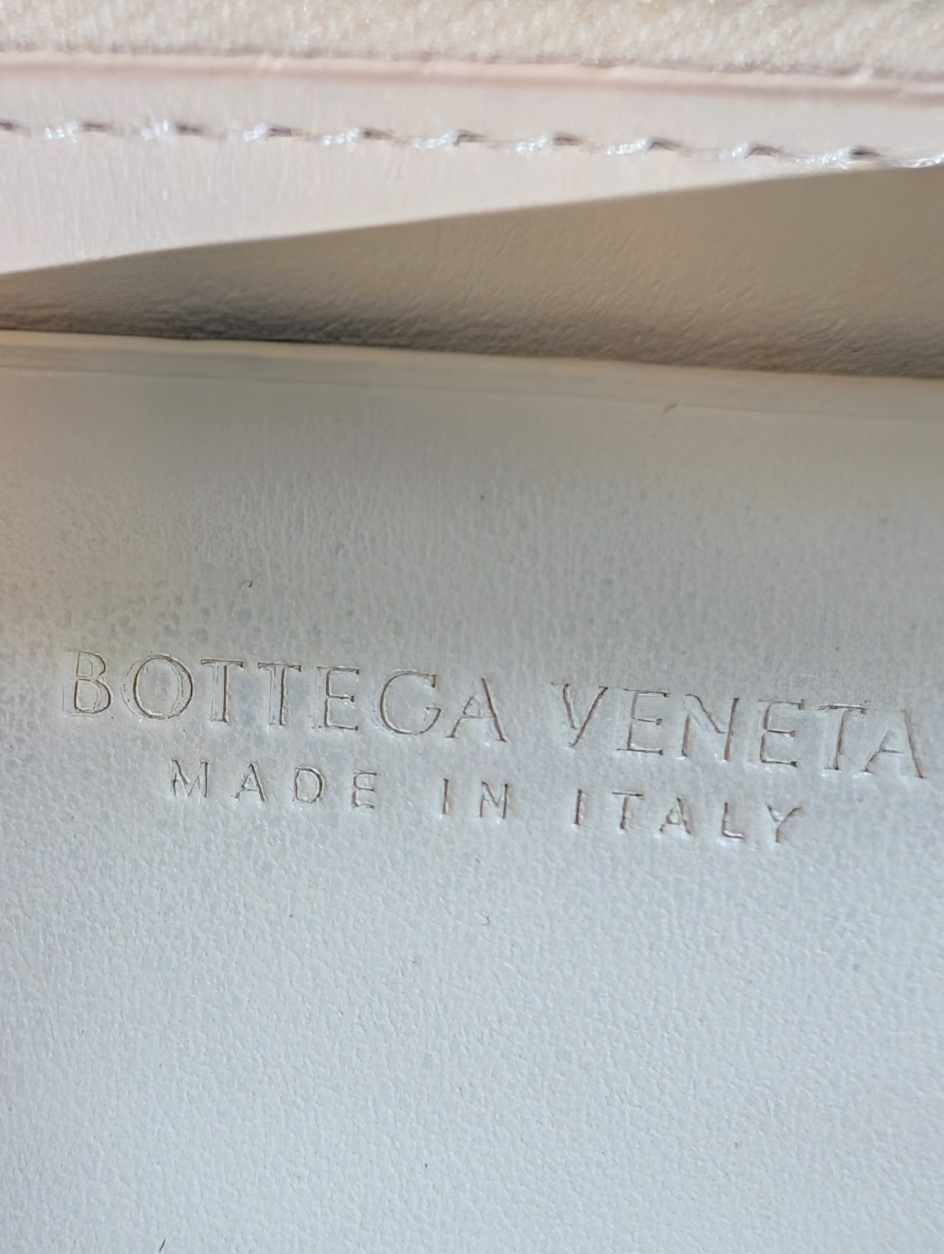 Bottega Veneta Cream Leather Intrecciato Knot Closure Flap Wallet