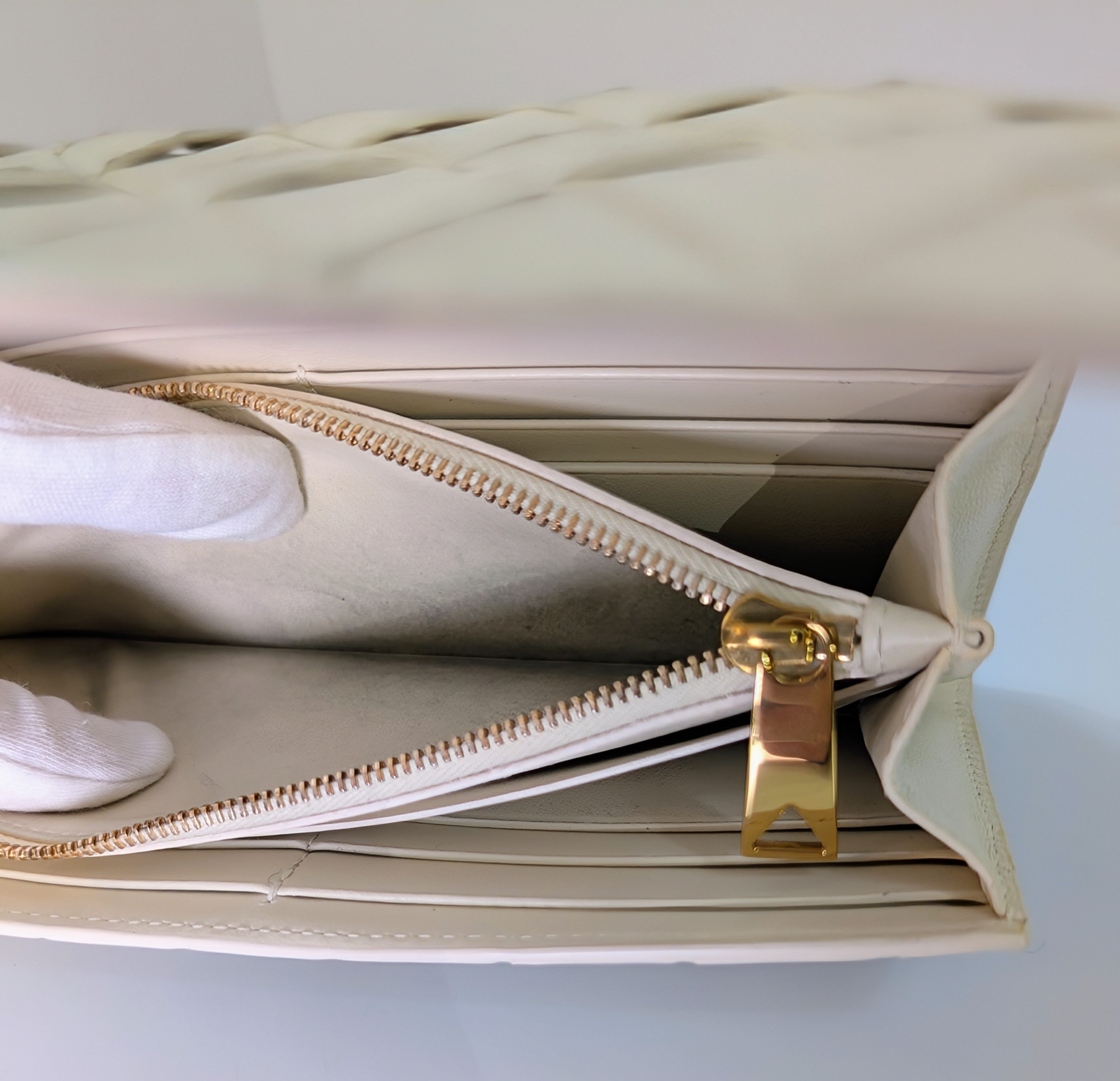 Bottega Veneta Cream Leather Intrecciato Knot Closure Flap Wallet