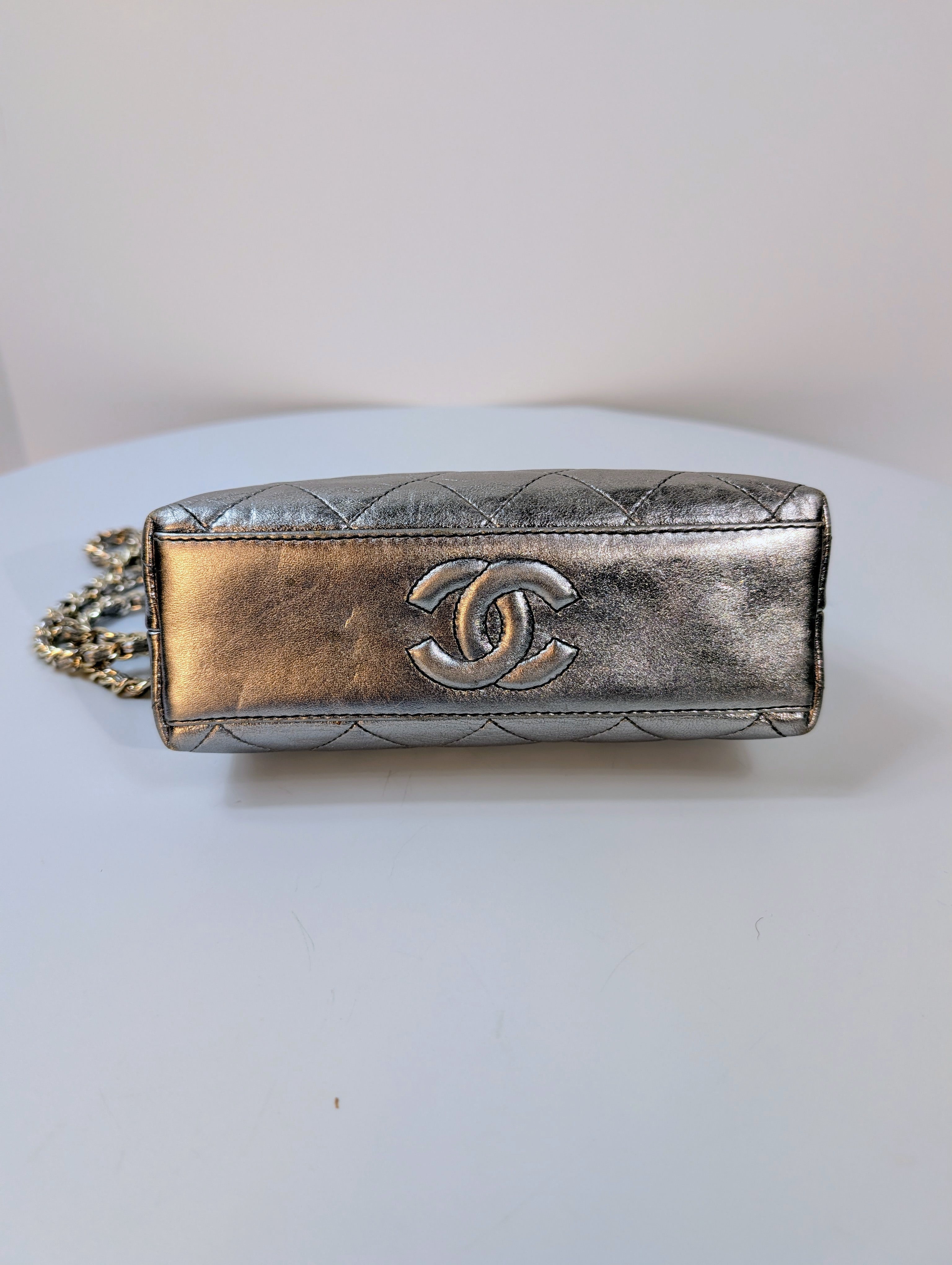Chanel Vintage Metallic Silver Quilted Lambskin Kisslock Frame Bag (Mini Clutch)