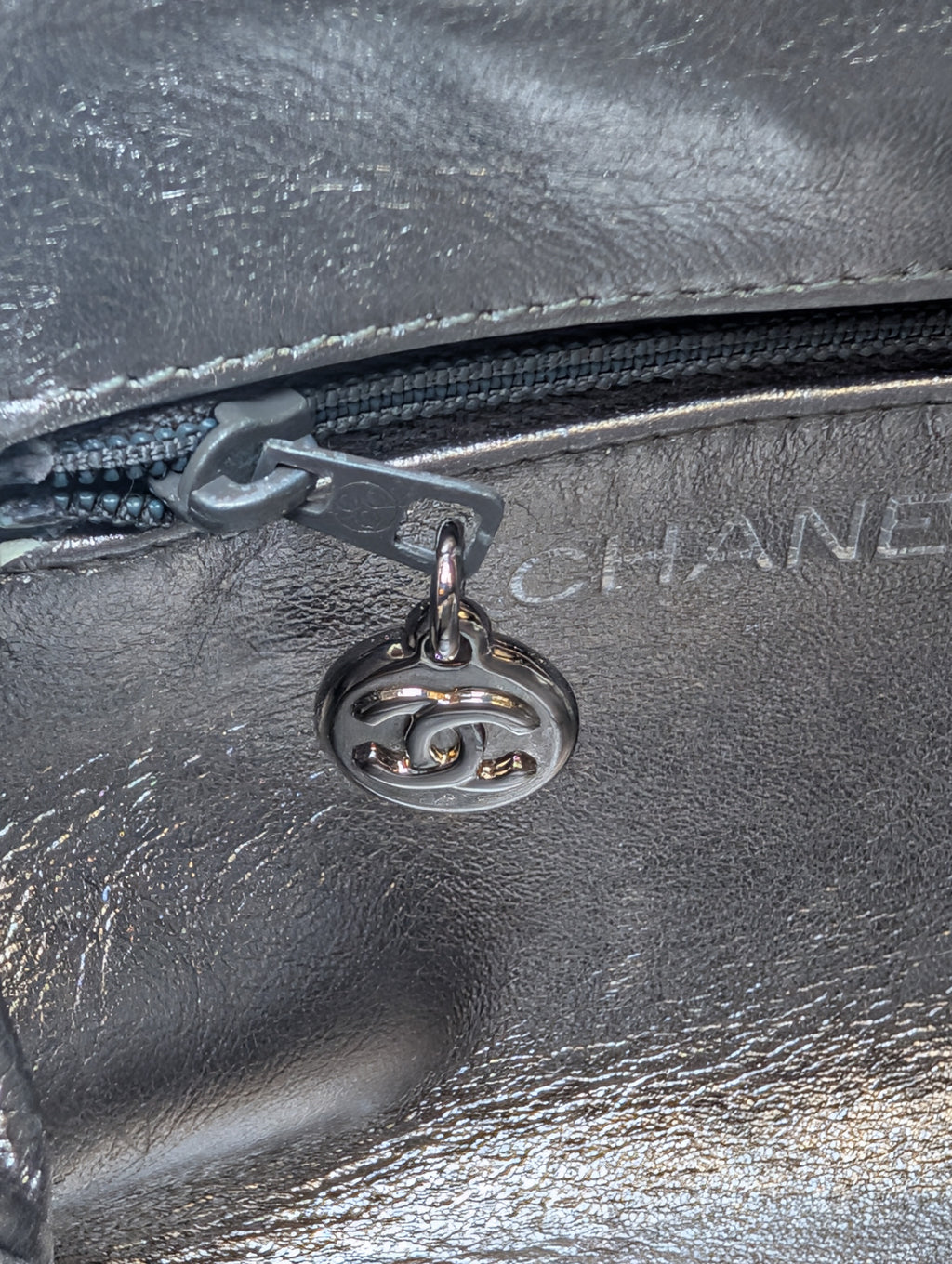 Chanel Vintage Metallic Silver Quilted Lambskin Kisslock Frame Bag (Mini Clutch)