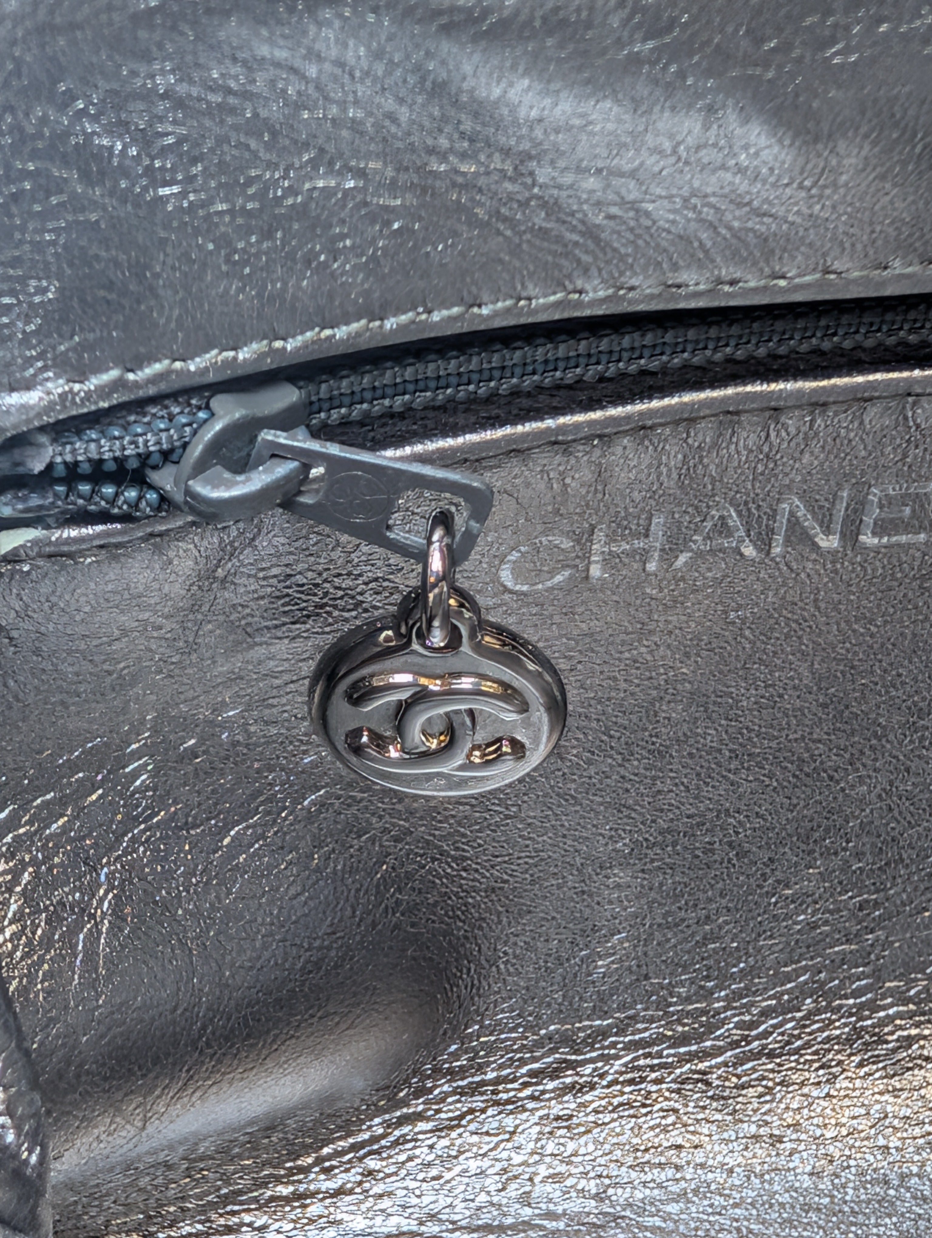 Chanel Vintage Metallic Silver Quilted Lambskin Kisslock Frame Bag (Mini Clutch)