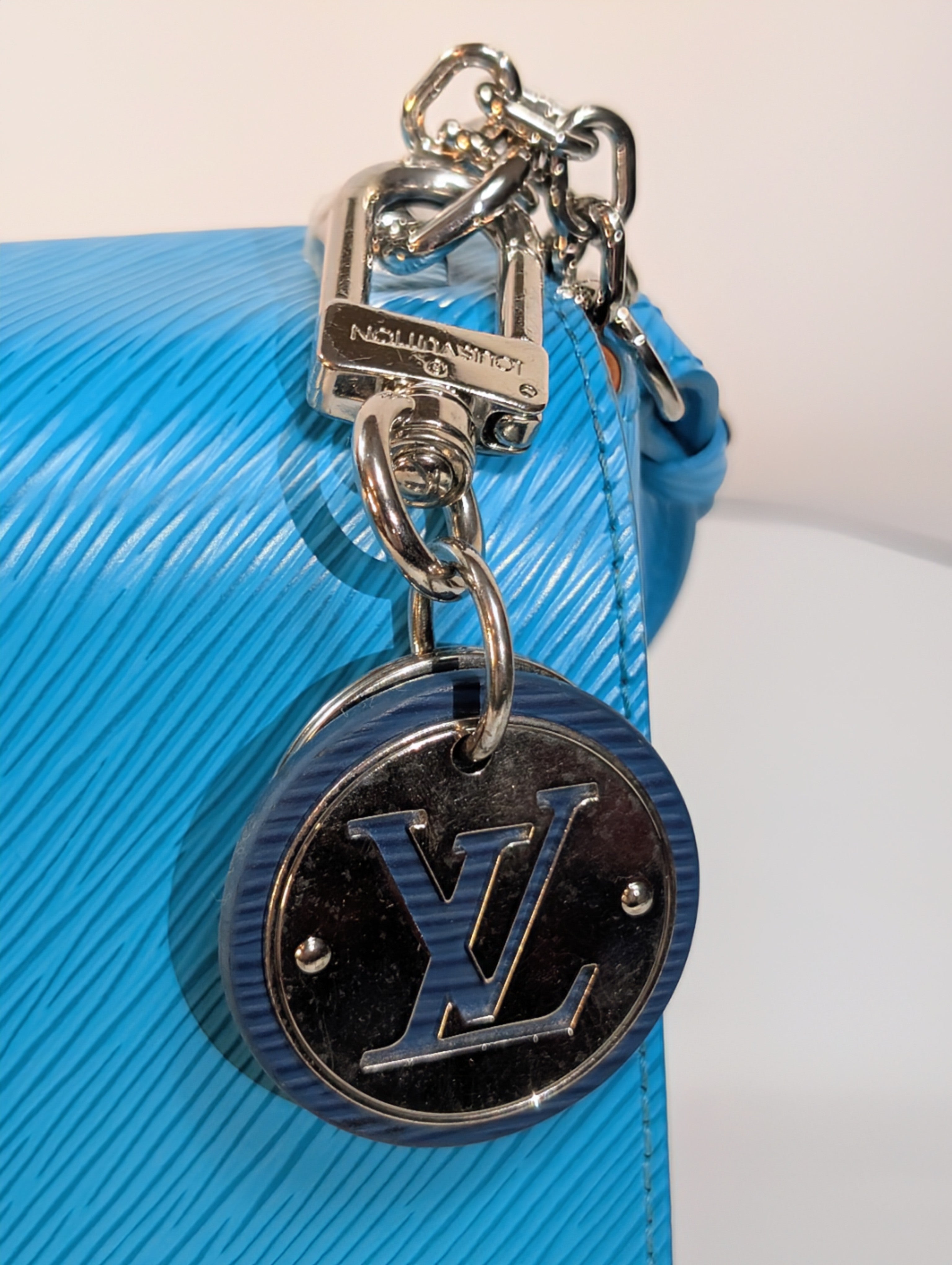 Louis Vuitton Cyan Blue Epi Leather Twist MM Bag