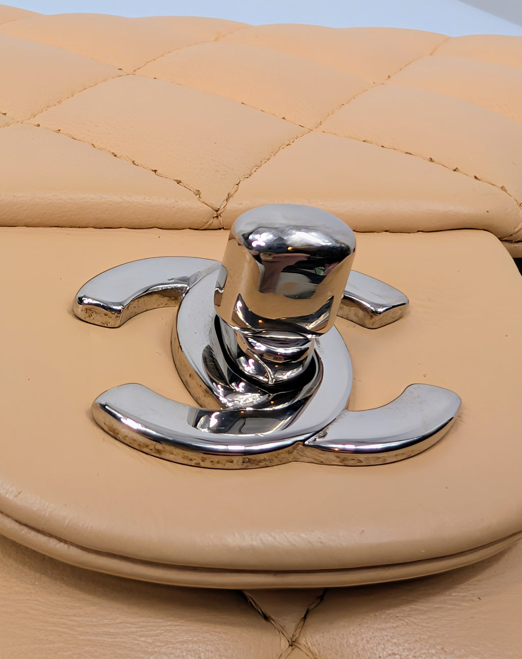 Chanel Vintage Beige Clair Lambskin Classic Medium Double Flap Shoulder Bag