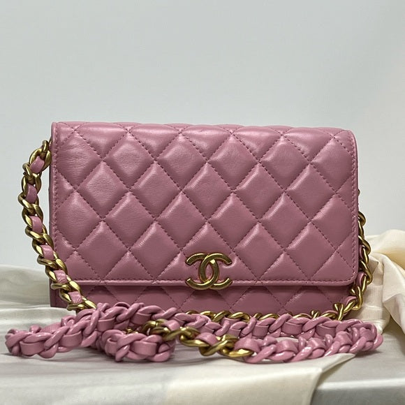 CHANEL WALLET ON TONAL CHAIN, MATCHING LEATHER/HARDWARE/CHAIN